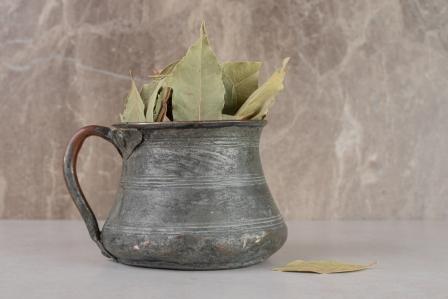 Different Methods to Store Bay Leaves