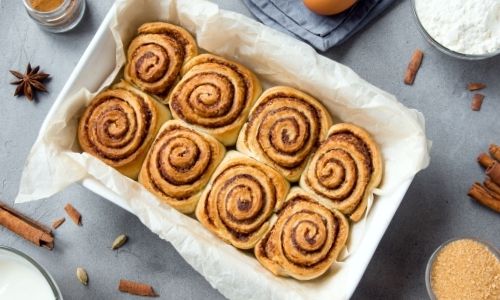 keep baked cinnamon rolls fresh